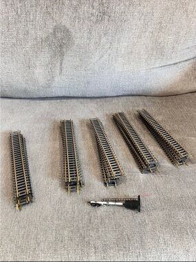33 Vintage ATLAS 9" Snap Track Straight HO Scale Track Pieces "C"